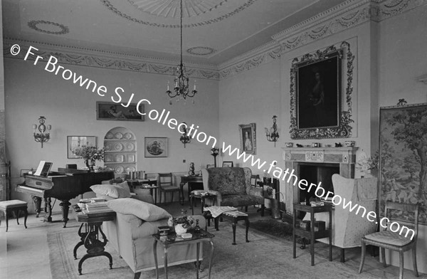 GLIN CASTLE  DRAWING ROOM